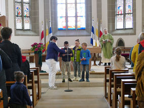 Vorstellung der Kommunionkinder in St. Crescentius (Foto: Karl-Franz Thiede)